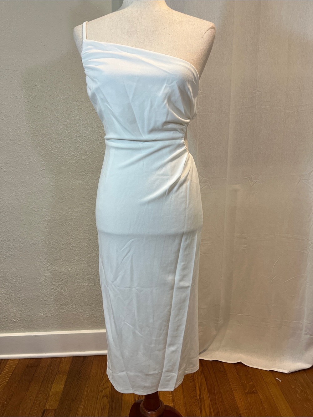 Olivaceous One-Shoulder White Midi Dress. Size M. NWT
